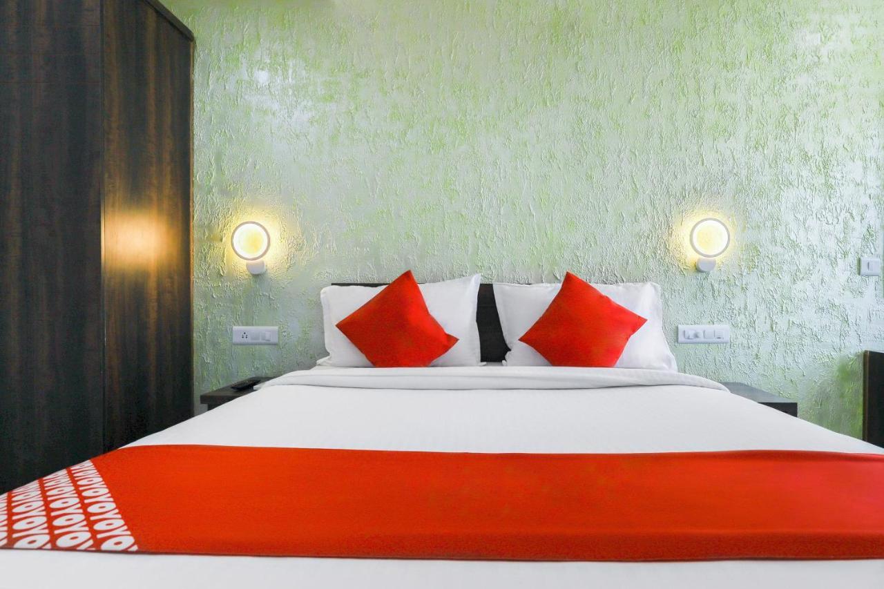 Capital O 71307 Feathers Hotel Kochi Luaran gambar