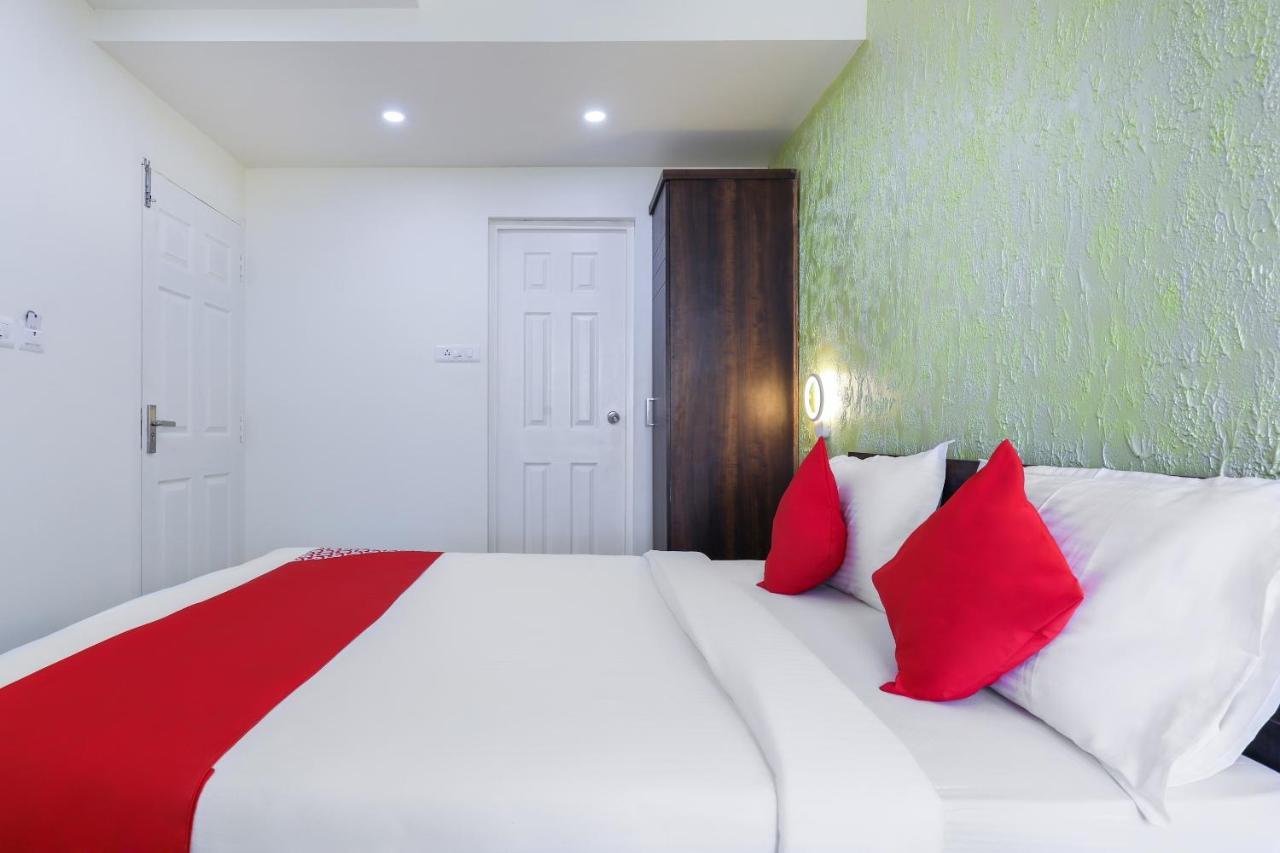 Capital O 71307 Feathers Hotel Kochi Luaran gambar