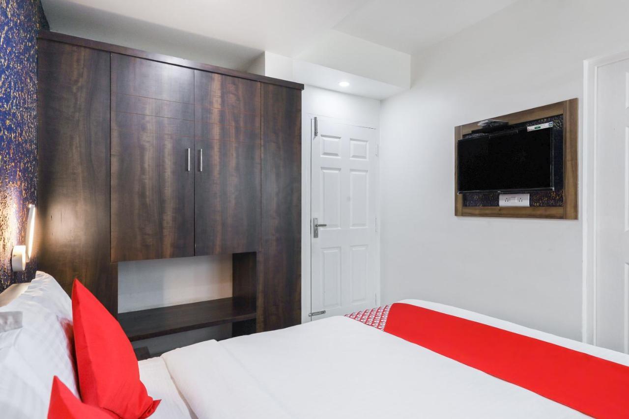 Capital O 71307 Feathers Hotel Kochi Luaran gambar