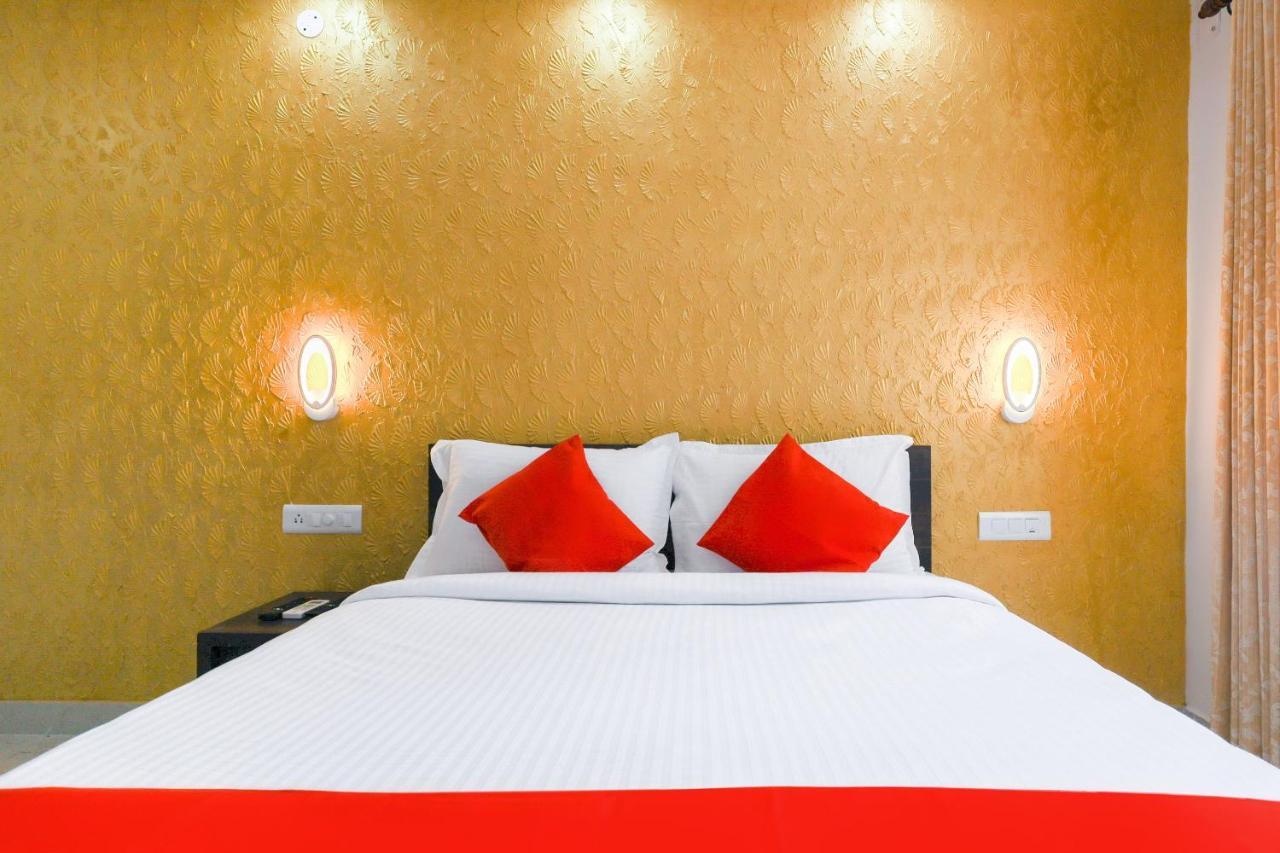 Capital O 71307 Feathers Hotel Kochi Luaran gambar