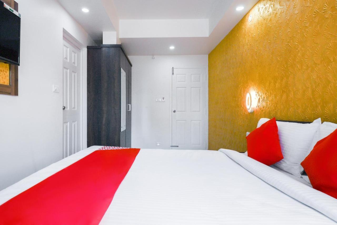 Capital O 71307 Feathers Hotel Kochi Luaran gambar