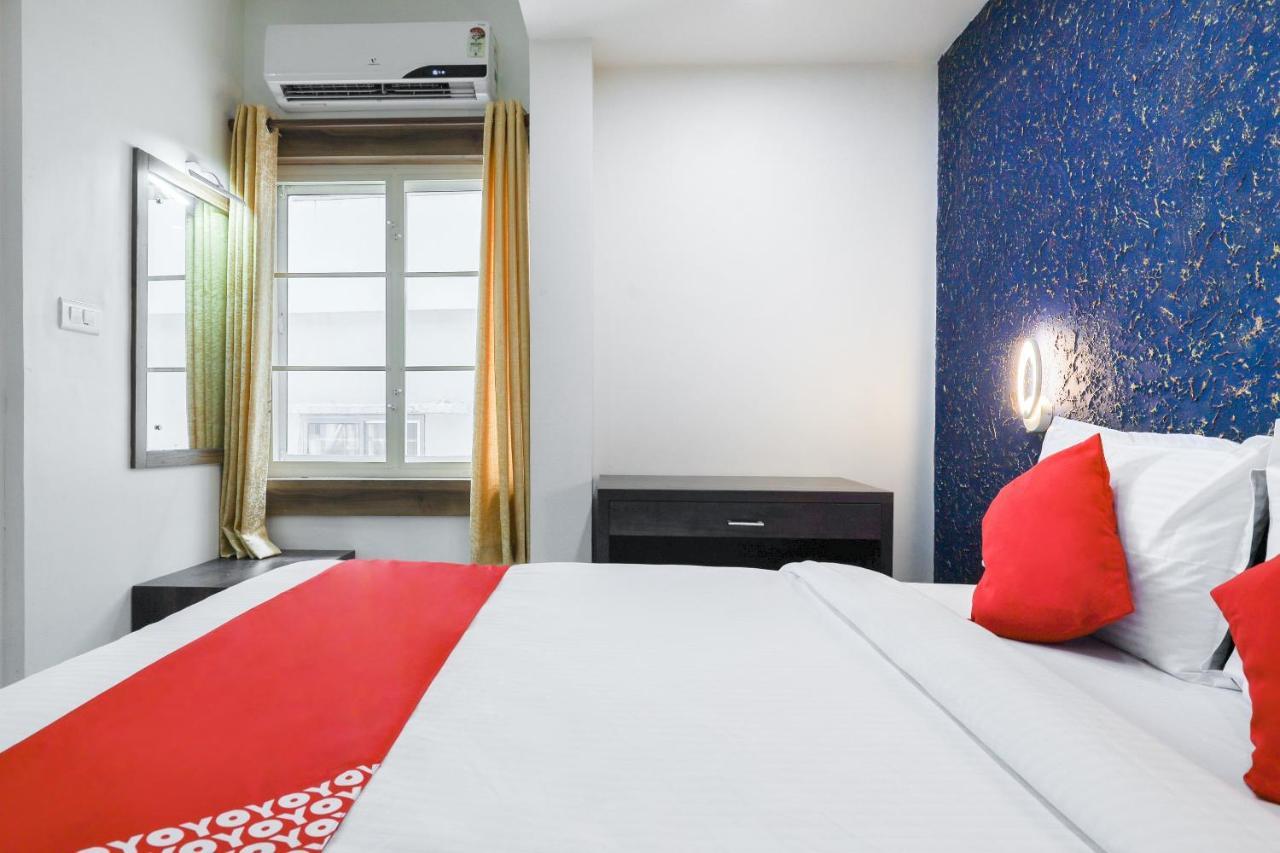Capital O 71307 Feathers Hotel Kochi Luaran gambar