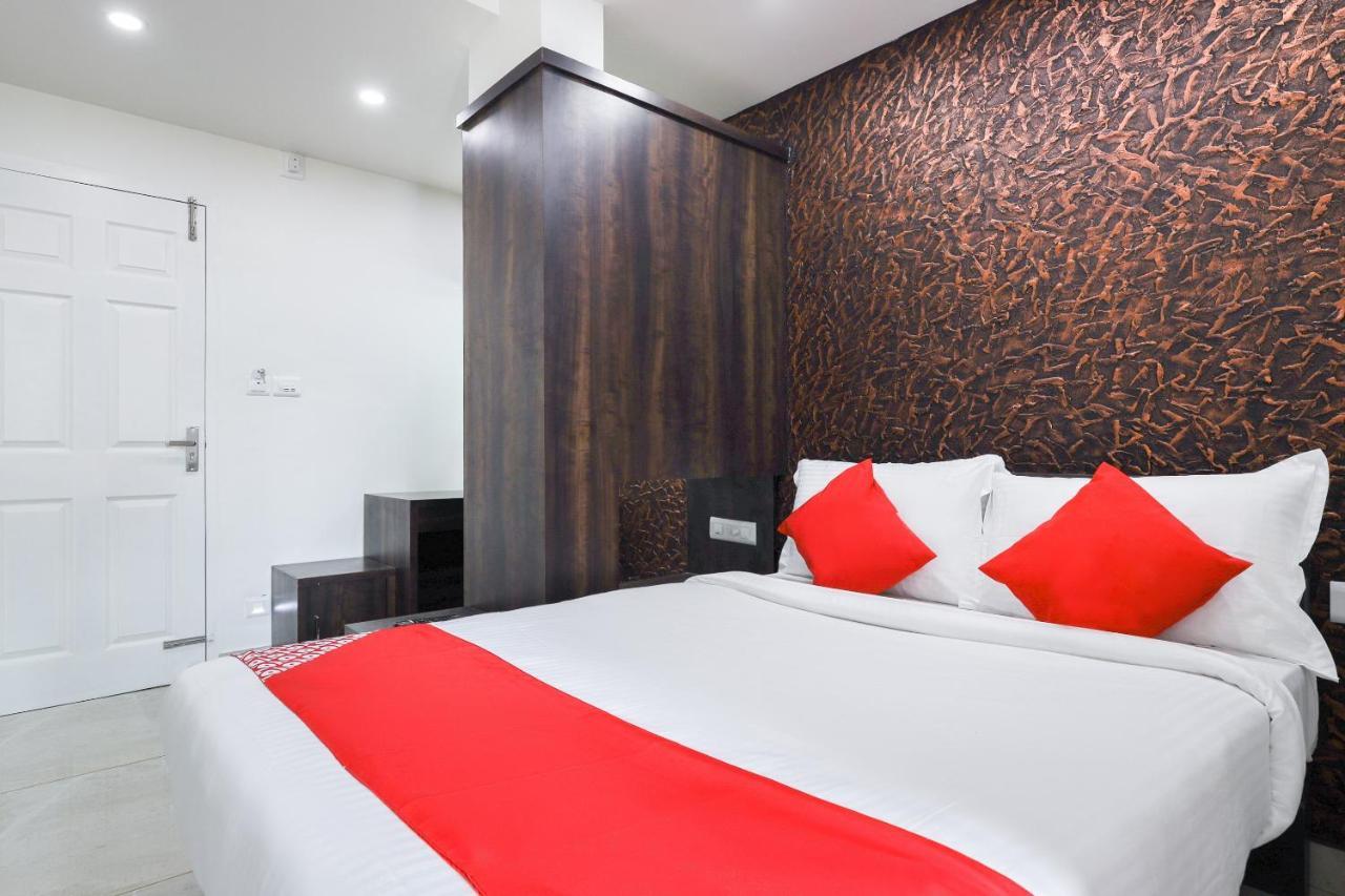 Capital O 71307 Feathers Hotel Kochi Luaran gambar